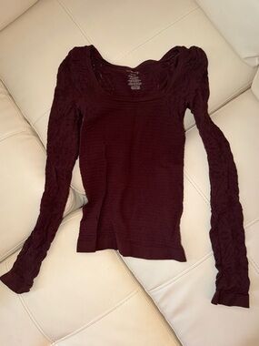 Women's Maroon Long-Sleeve Knit Scoop Neck Top